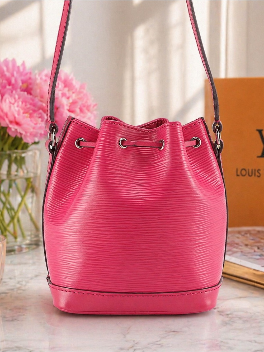 Louis Vuitton Nano Noé Bucket Crossbody Bag in Fuchsia Pink Epi Leather - Picture 2 of 9
